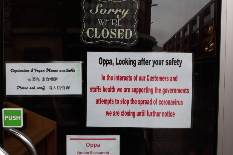 shop sign that has closed restaurant due to covid 19